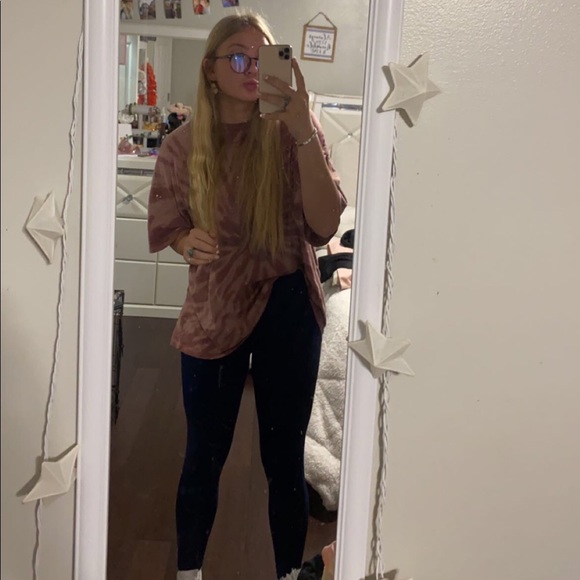 Meet your Posher, Taylor - Picture 1 of 3